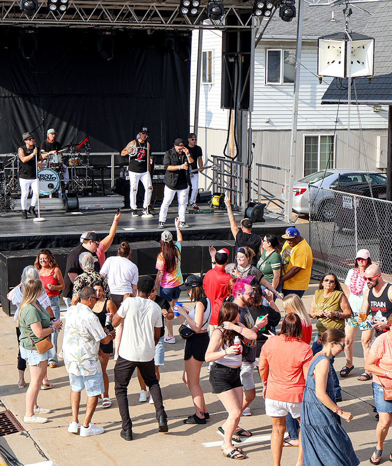 2024-SWMF-2-band-2249 SWMF band + dancing